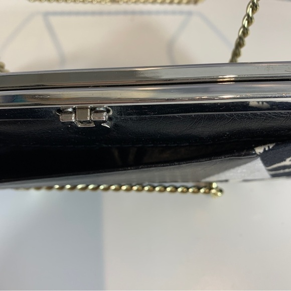 La Express Animal Print B&W Wallet Wristlet - Picture 5 of 7